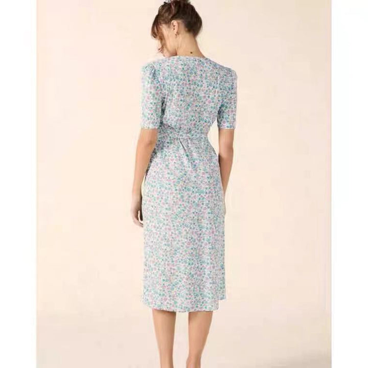 Dame wrap kjole med blomster mønstre og elegant snit Stilla