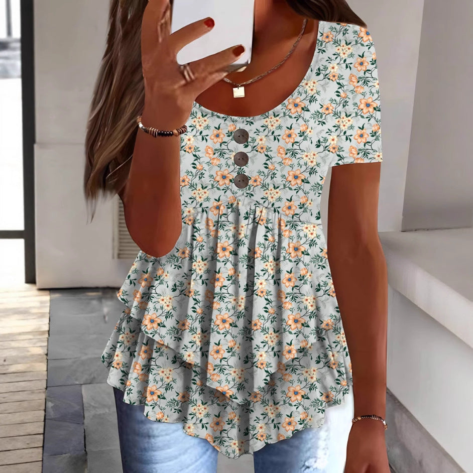 Damebluse med floralt flæsedesign og knapdetaljering Stilla