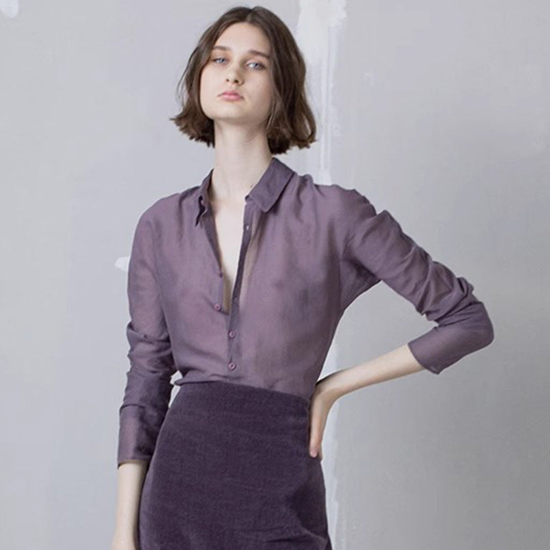 Dame gennemsigtig bluse med klassisk krave og elegant knaplukning Stilla
