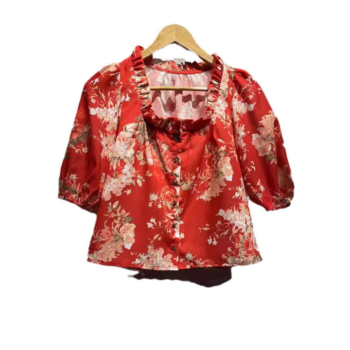 Damebluse i romantisk vintage-stil med blomstermønster og voluminøse pufærmer Stilla