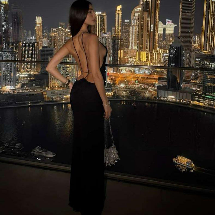 Damen Skulpturaler Maxikleid im minimalistischen Design mit seitlichen Cut-Outs Skovae