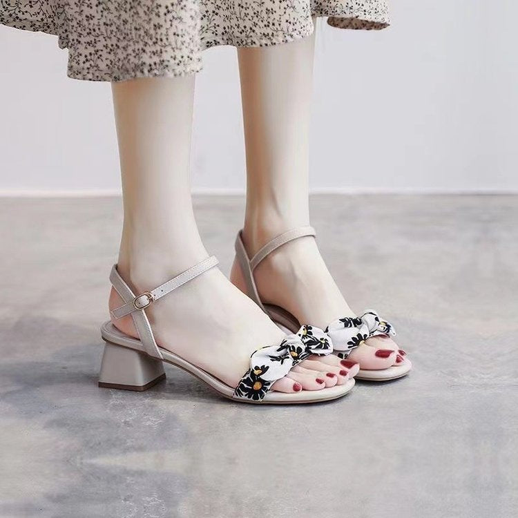 Dame blokhæle sandaler med floral sløjfe-design og behageligt fodseng Stilla