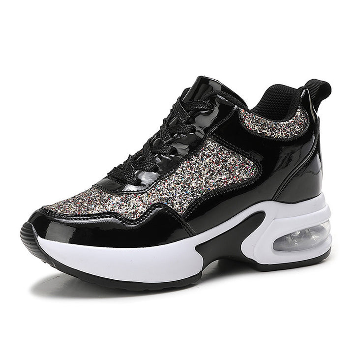 Dame nan modische Plateau-Sneaker med glimmerdetaljer og synlig luftpude Skovae