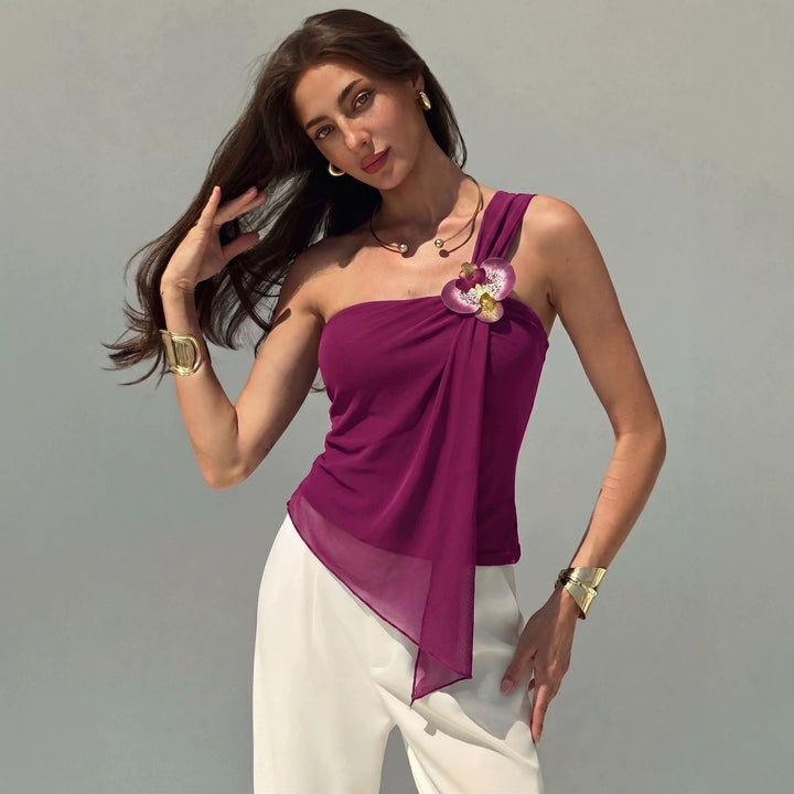 Dame nan asymmetrisk én skulder chiffon top med drapering og dekorativ brosche Skovae