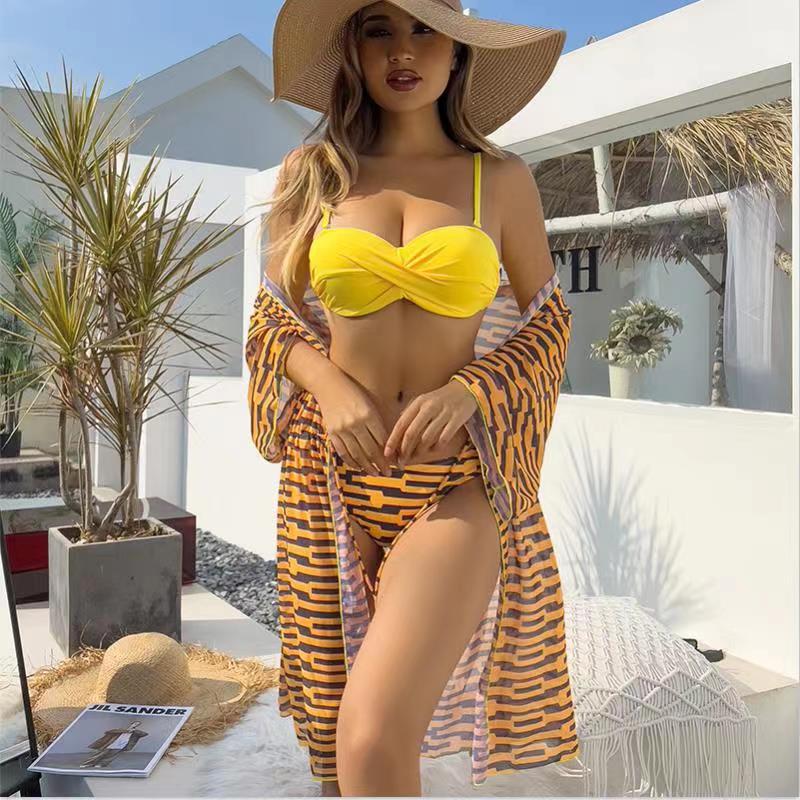 Dame bikini-top med trendy indpakningsdesign og matchende kaftan Stilla