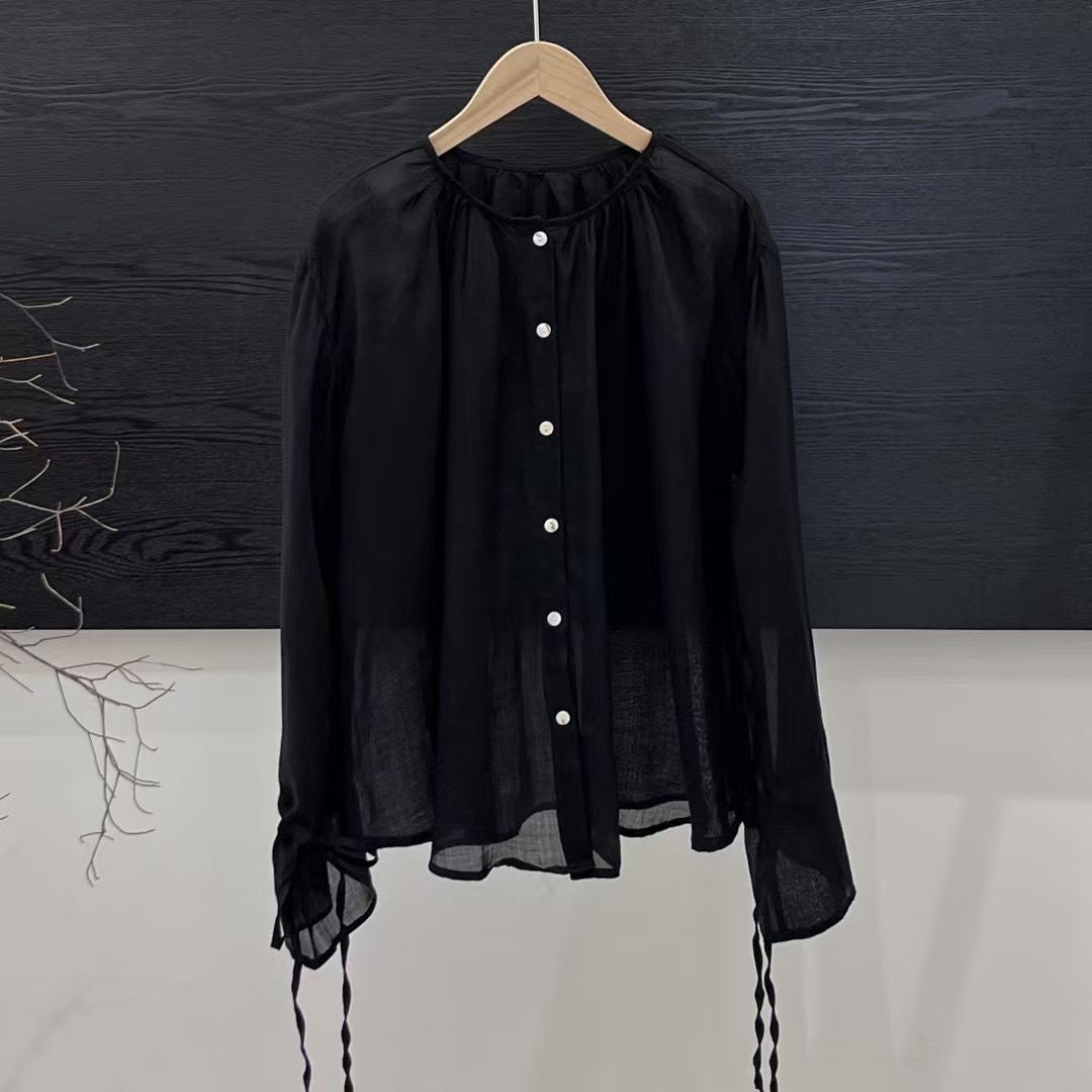 Femme Let Button-Up-Bluse med justerbare bindebånd Stilla