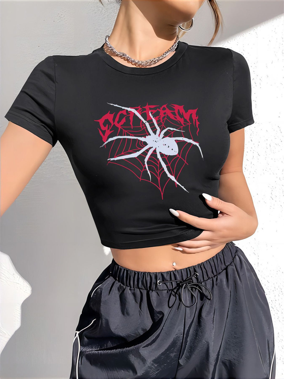 Dame Crop-T-Shirt med iøjnefaldende statement-print Skovae