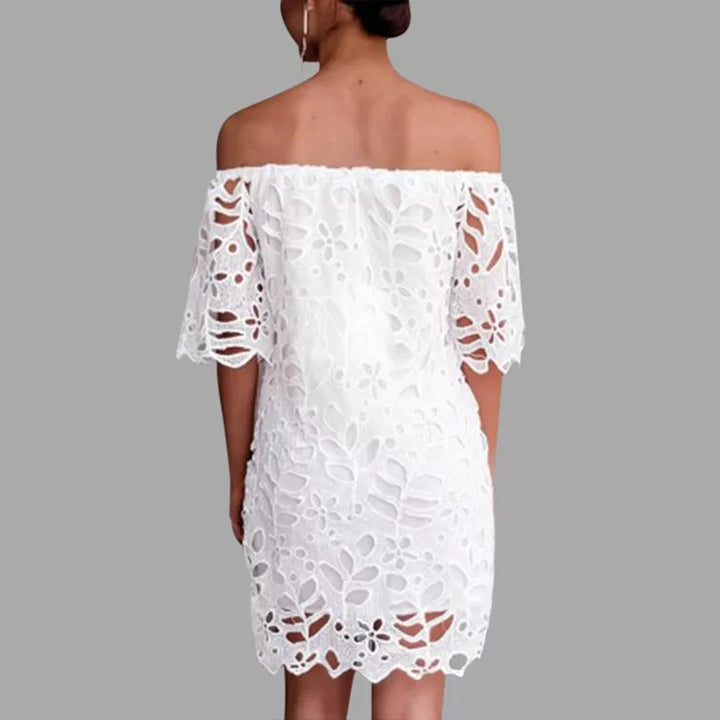 Dame Off-Shoulder Kjole med florale Cut-Outs og luftige Ærmer Stilla