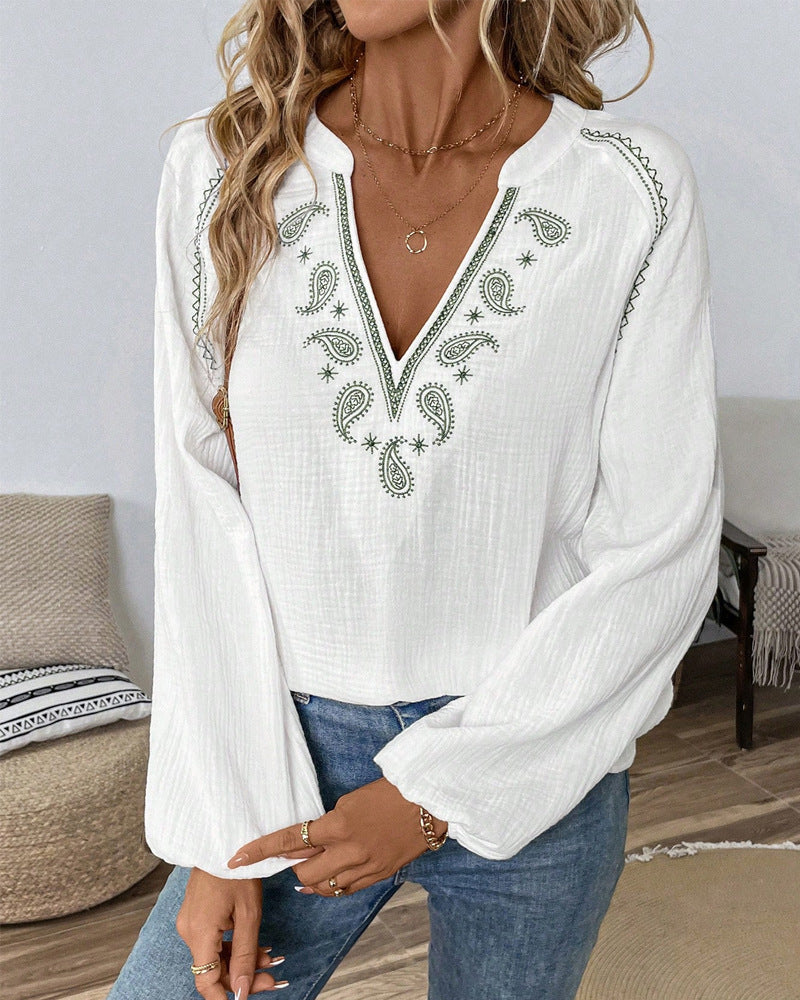 Dame nan afslappet bomulds-gaze-bluse med broderet V-udskæring, paisley-broderi, raglan-yninger og vidde ballonærmer Skovae