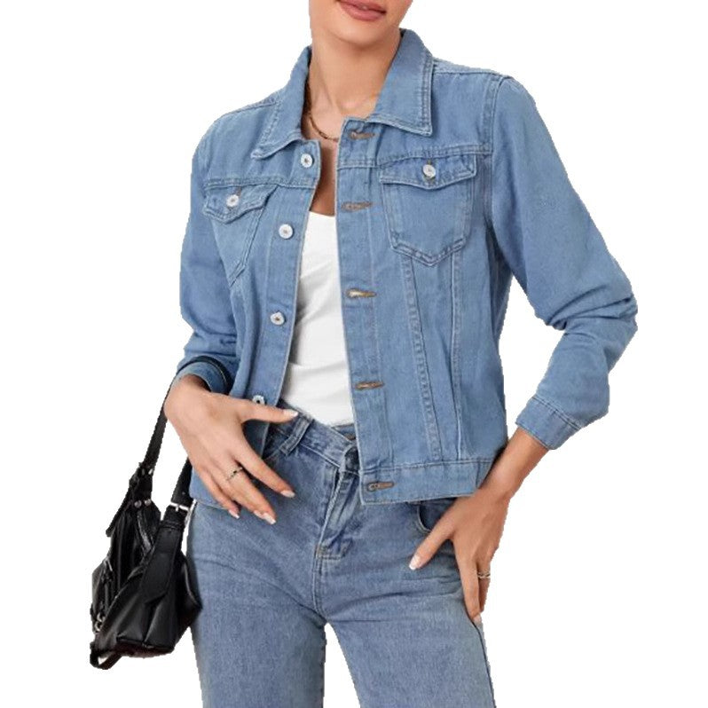 Dame denimjakke i et klassisk-moderne design med en tætsiddende silhuet Stilla