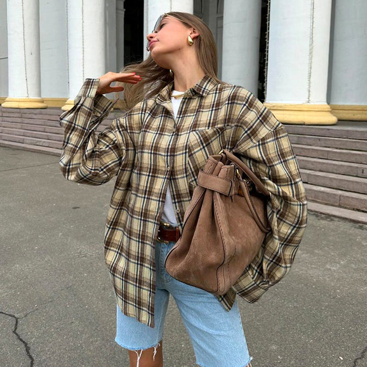 Dameternetternet skjorte i afslappet oversized stil Stilla
