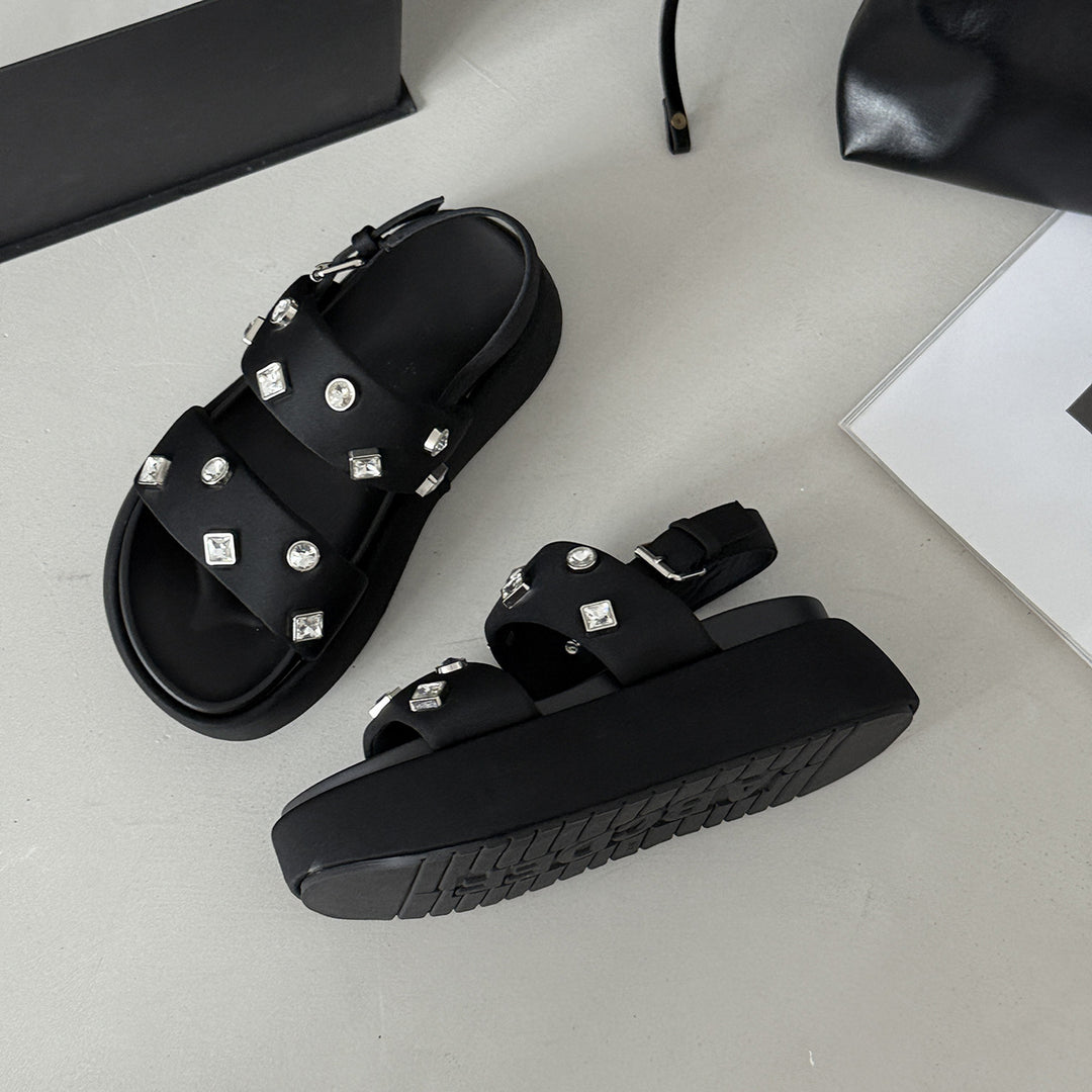 Femme stilfuldt udsmykkede skridsikre sandaler Stilla