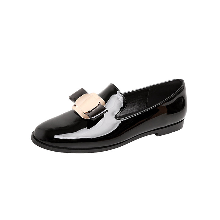 Dame elegante Loafer med moderigtigt spænde detaljer og glinsende overflade Stilla