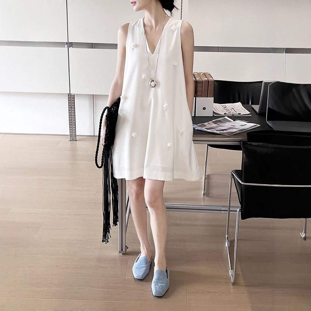 Dame ærmeløs top med kunstnerisk broderedesign og elegant V-udskæring Stilla