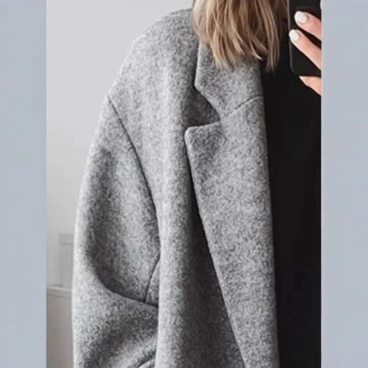 Kvinders oversized uldfrakke med dobbelt knaplukning og elegant snit Stilla