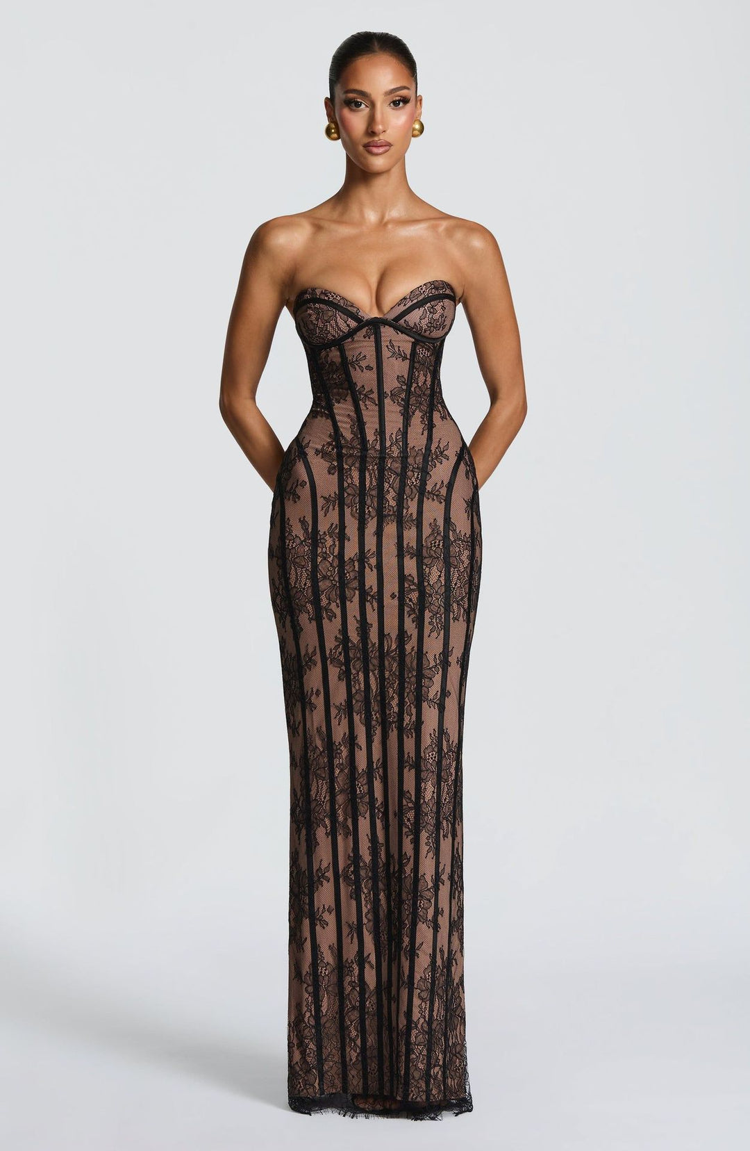 Dame fitted blondekjole med bustier-top og elegante detaljer