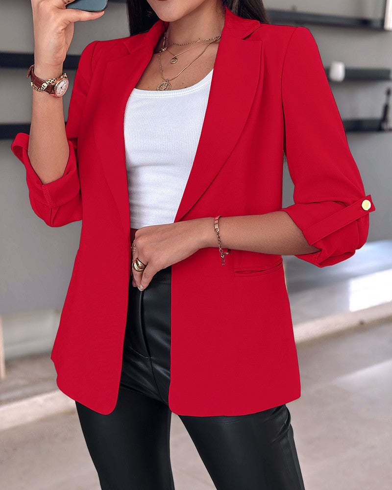 Kvinders elegante blazer med højt skåret hals og fashionable knapdetaljer Stilla