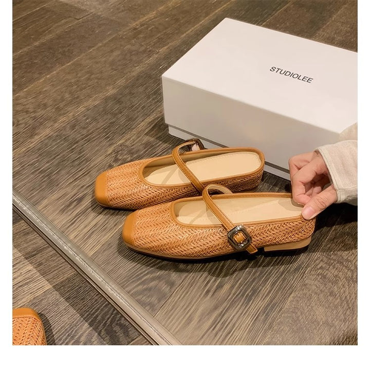 Dame Slip-On Ballerinas med gennemført fletdesign og elegant rem Stilla