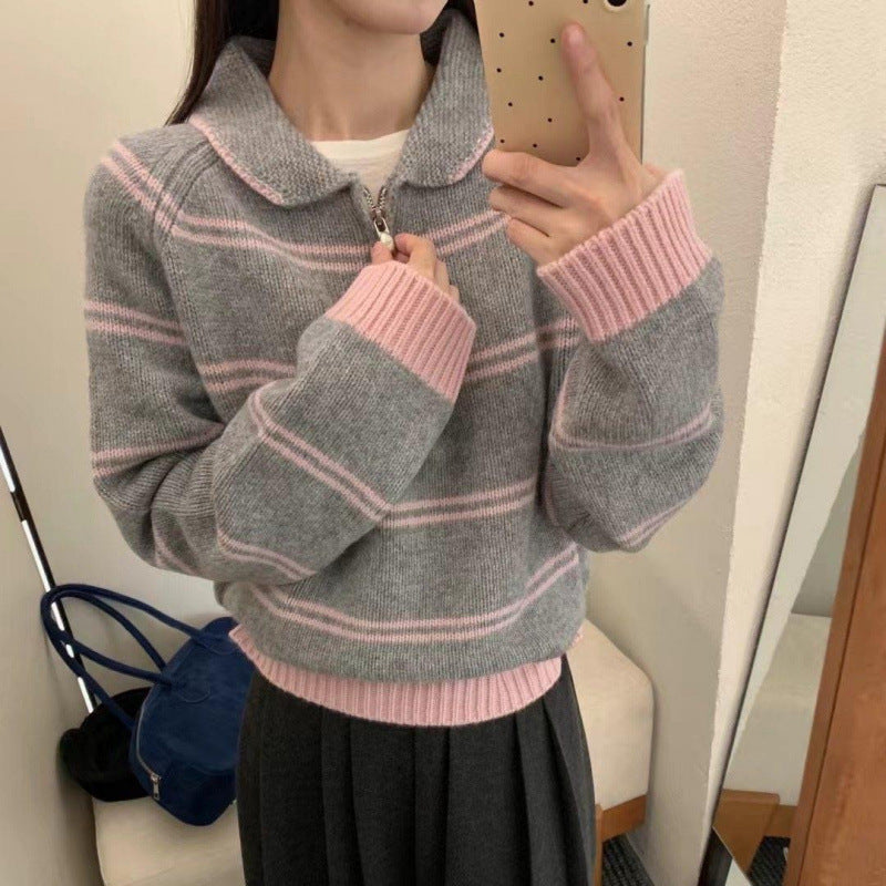 Kvinders strikket pullover med halv lynlås og stribet design Stilla