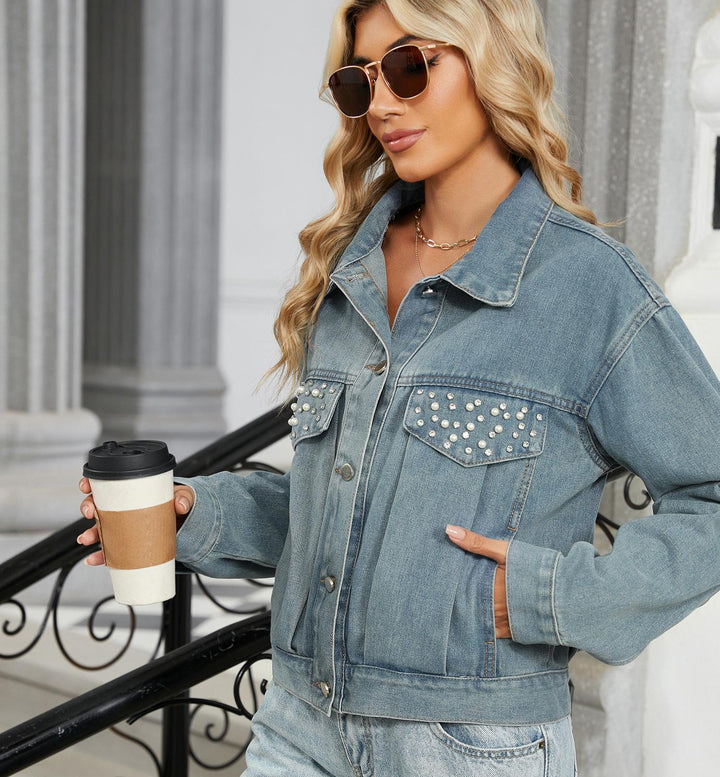 Dame Denimjakke med funklende strasssten og moderne snit Stilla