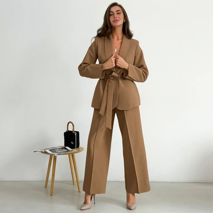 Dame elegant blazer- og bukseensemble med tætsiddende snit og bredt ben Stilla