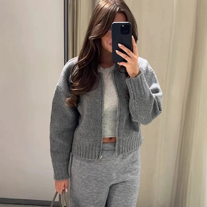 Kvindernes moderne cardigan med voluminøse ærmer og lynlås Stilla