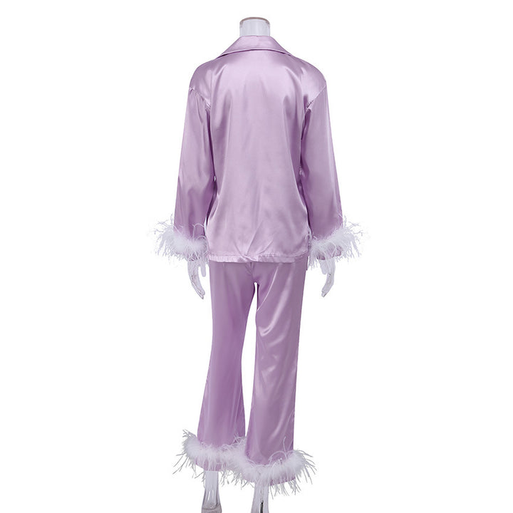 Dame Satin pyjamas med elegante fjerdetaljer Stilla