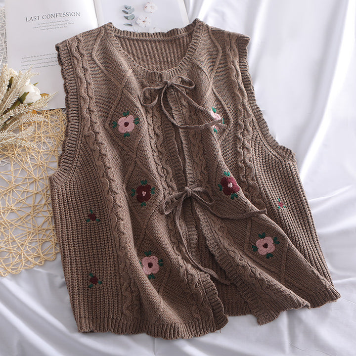 Kvinders strikkede vest med romantisk blomsterbroderi Stilla