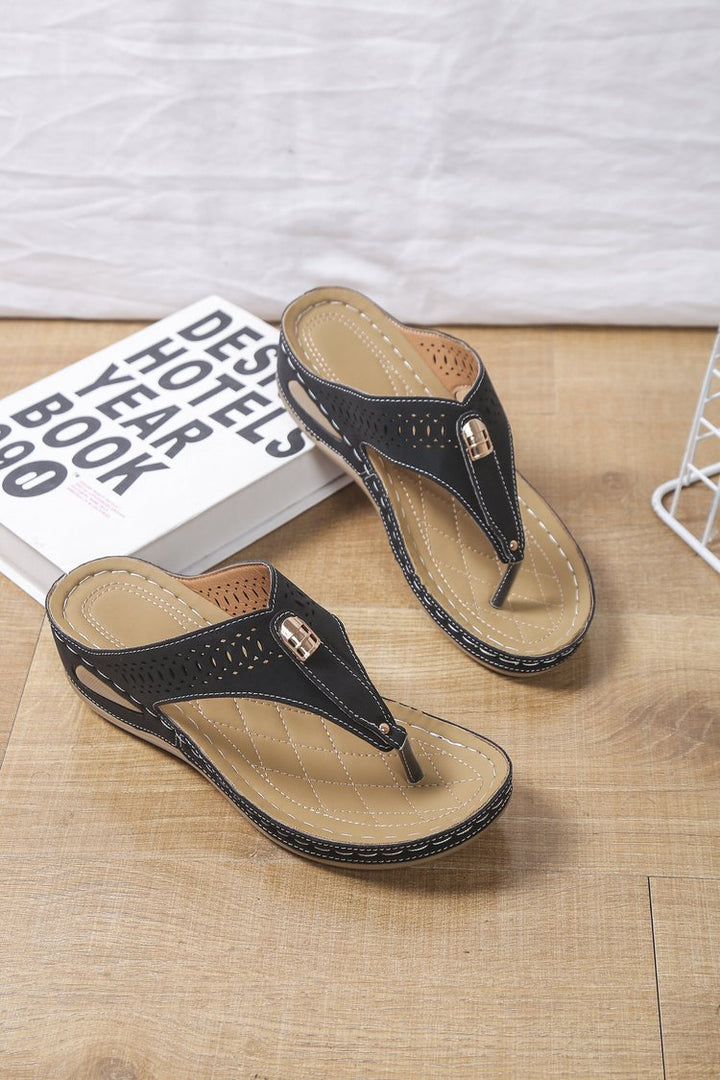 Dame komfortable flip-flops med luftig snit og elegant fodseng Stilla