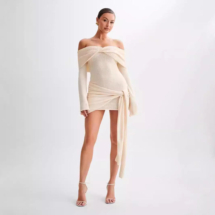 Dame mini kjole med off-shoulder design og bælte Stilla