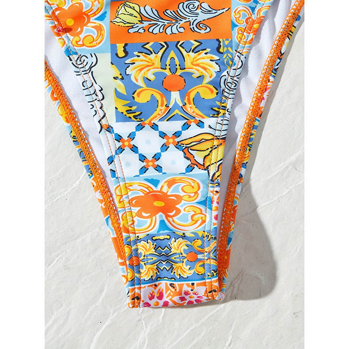 Dame triangle bikini med farverigt blomsterdesign og legende bindebånd Skovae