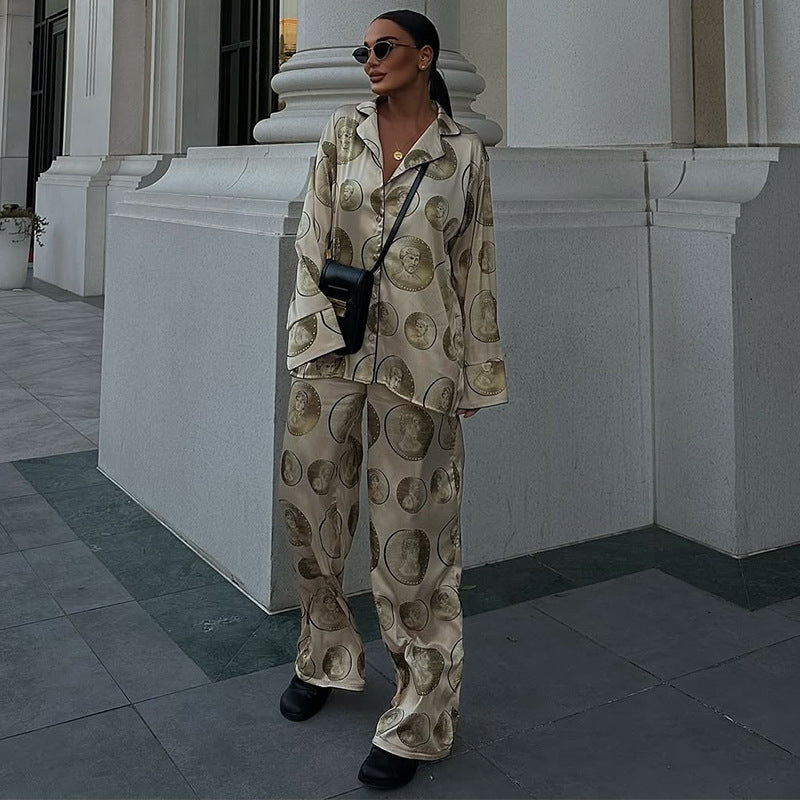 Dame Satin Pyjama Sæt med elegant tryk og behagelig pasform Stilla