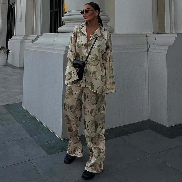 Dame Satin Pyjama Sæt med elegant tryk og behagelig pasform Stilla