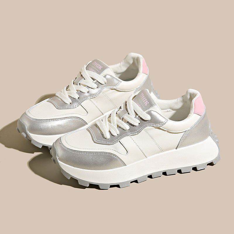 Damer snørebånd-sneakers med sporty silhuet og robust sålprofil Stilla