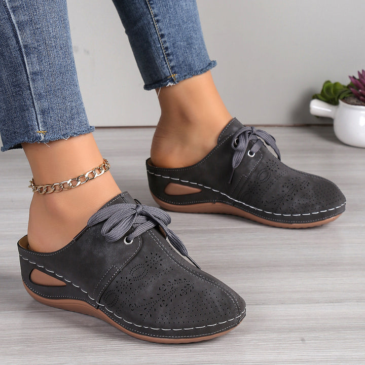 Dame sneakers med elegant snørering og åndbar perforering Stilla