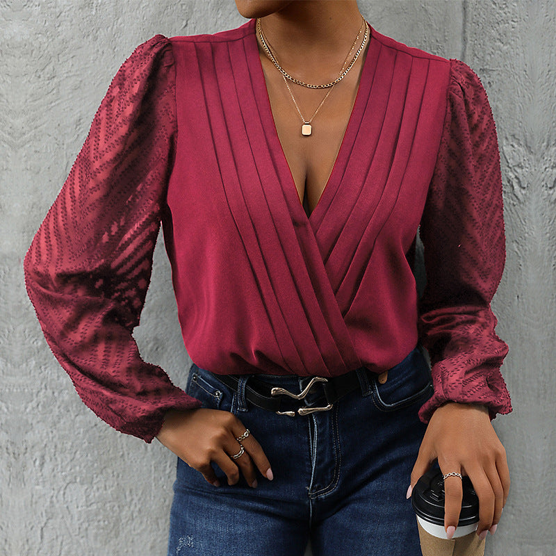 Dame wrapped blouse med fine plissé-detaljer og transparente ærmer Stilla