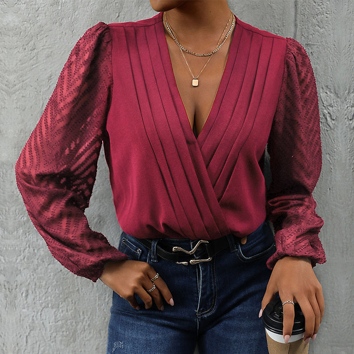 Dame wrapped blouse med fine plissé-detaljer og transparente ærmer Stilla