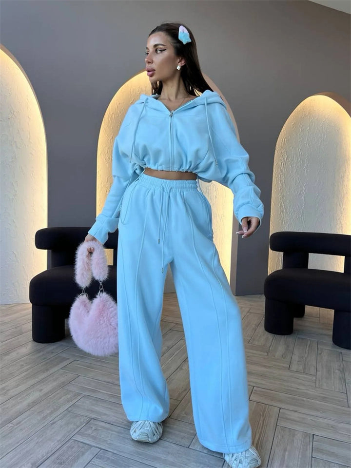Dame Cropped Hoodie og brede Sweatpants Kombi Skovae
