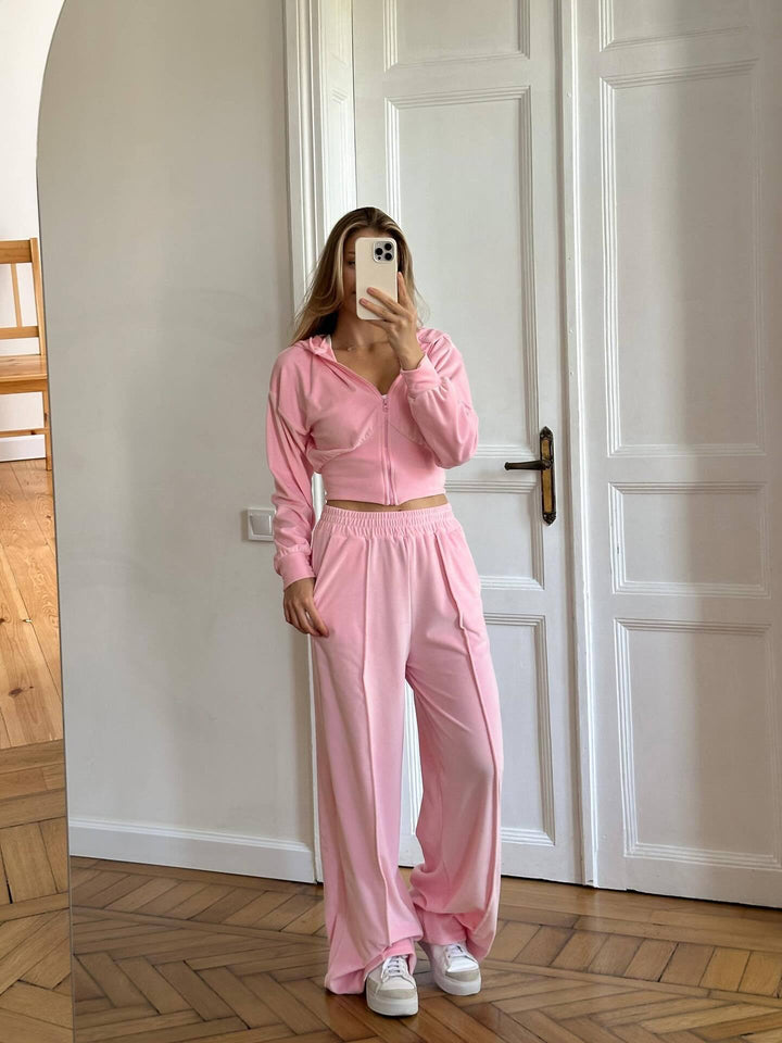Kvinder cropped sweatjakke med høj krave og elastiske joggingbukser Skovae