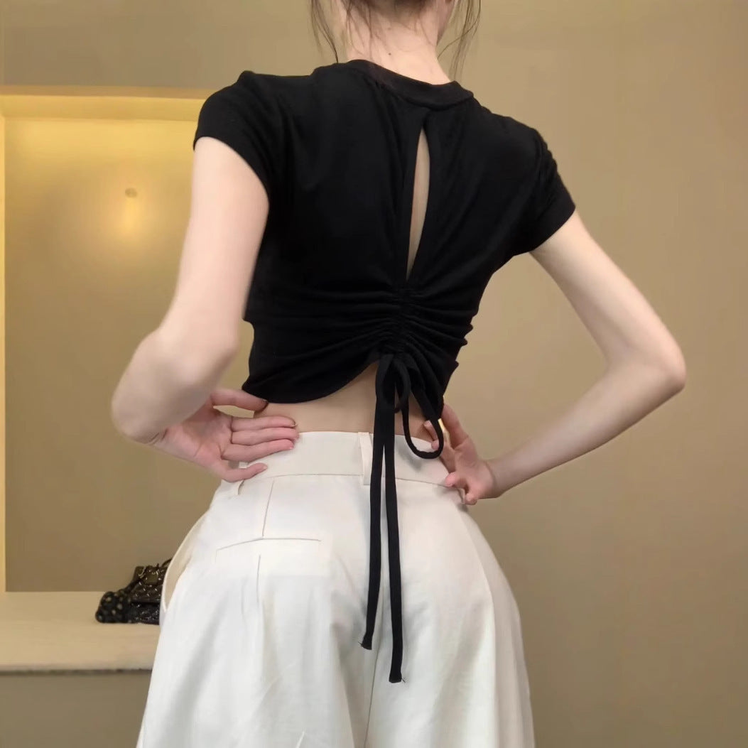 Kvinders crop top med en tætsiddende pasform og elastisk materiale