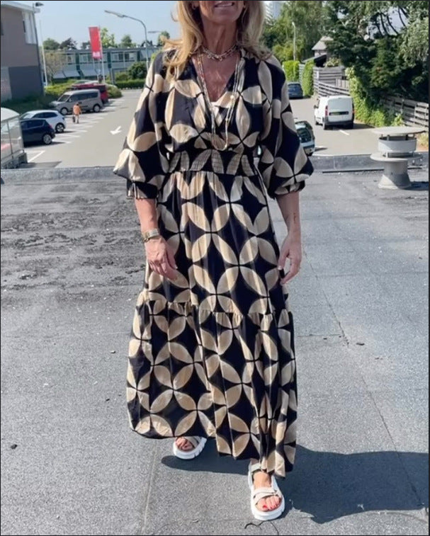 Dame nan Maxikjole med geometrisk alloverprint, smocket talje og flæser