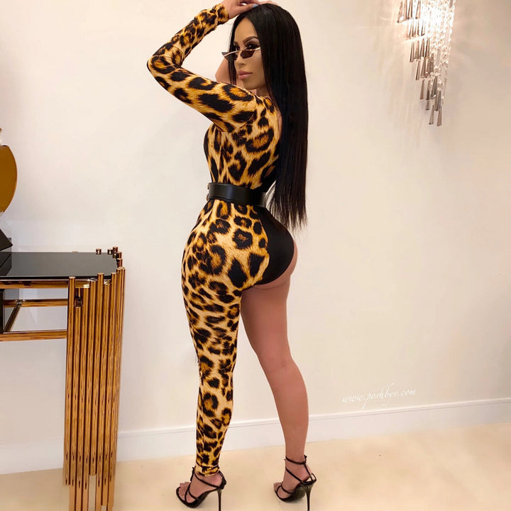 Dame figursmartende heldragt med asymmetrisk design og leopardmønster Skovae