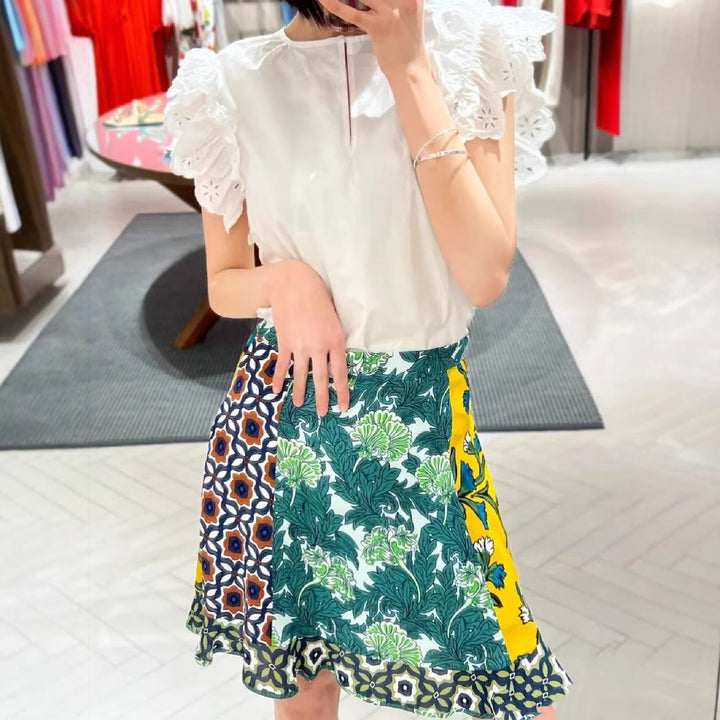 Dame blouse med voluminøse flæsedetaljer og elegant krave Stilla