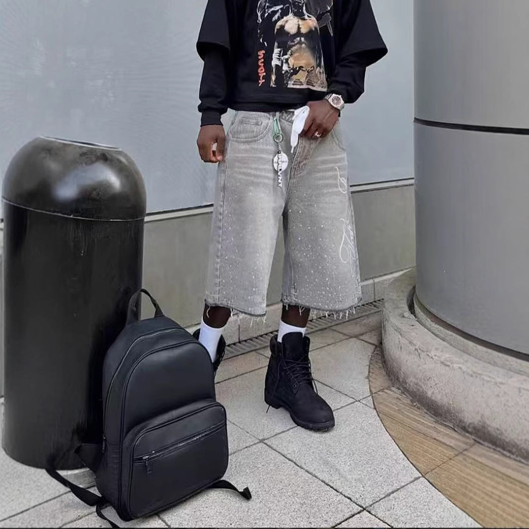 Herre afslappede denim shorts med frynset kant og grafisk tryk Stilla