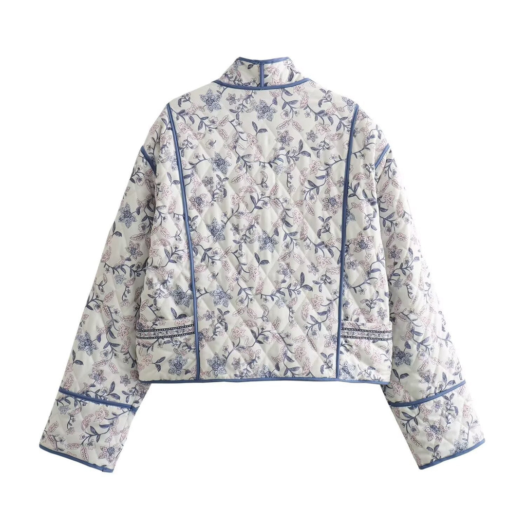 Dame elegant kimono jakke i blomsterdesign med detaljeelskende accenter Stilla