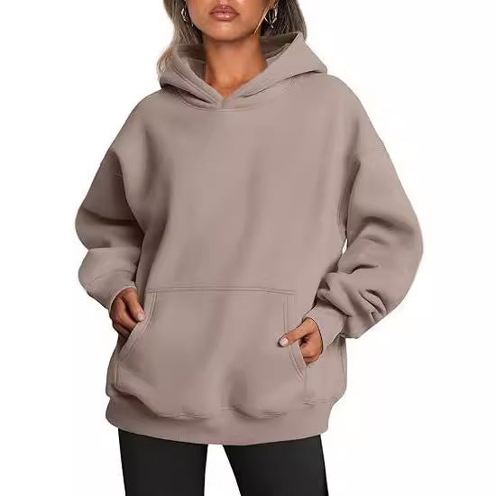 Kvindernes komfortable hoodie sæt lavet af materiale af høj kvalitet med praktiske lommer Skovae