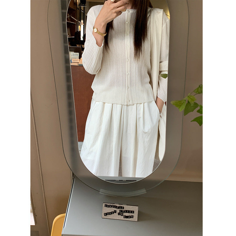 Dame fin strik cardigan med klassisk knaplukning og elegant ribstruktur Stilla
