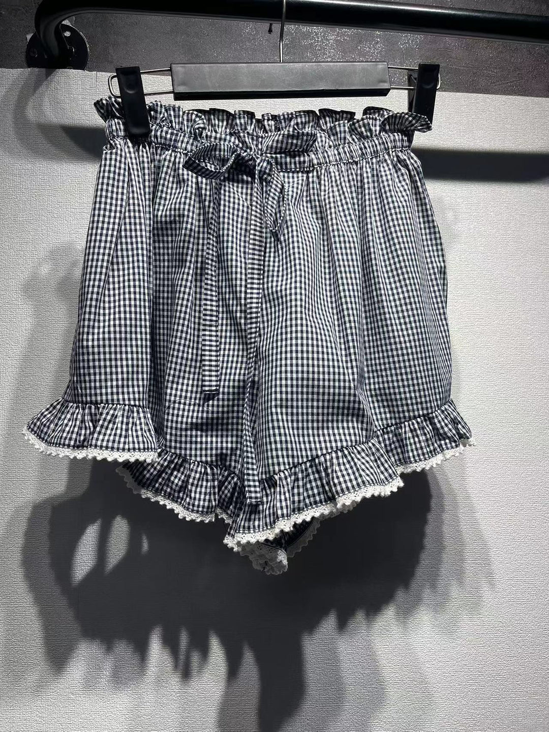 Damebluse med puffærmer og ternet mønster Stilla