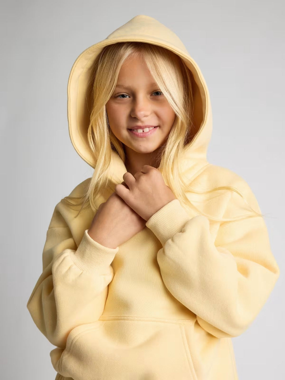 Dame afslappet hoodie med blødt indvendigt foder og praktiske lommer Stilla