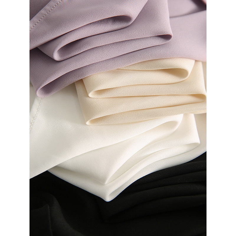 Damebluse med sløjfe krave og elegant snit Stilla